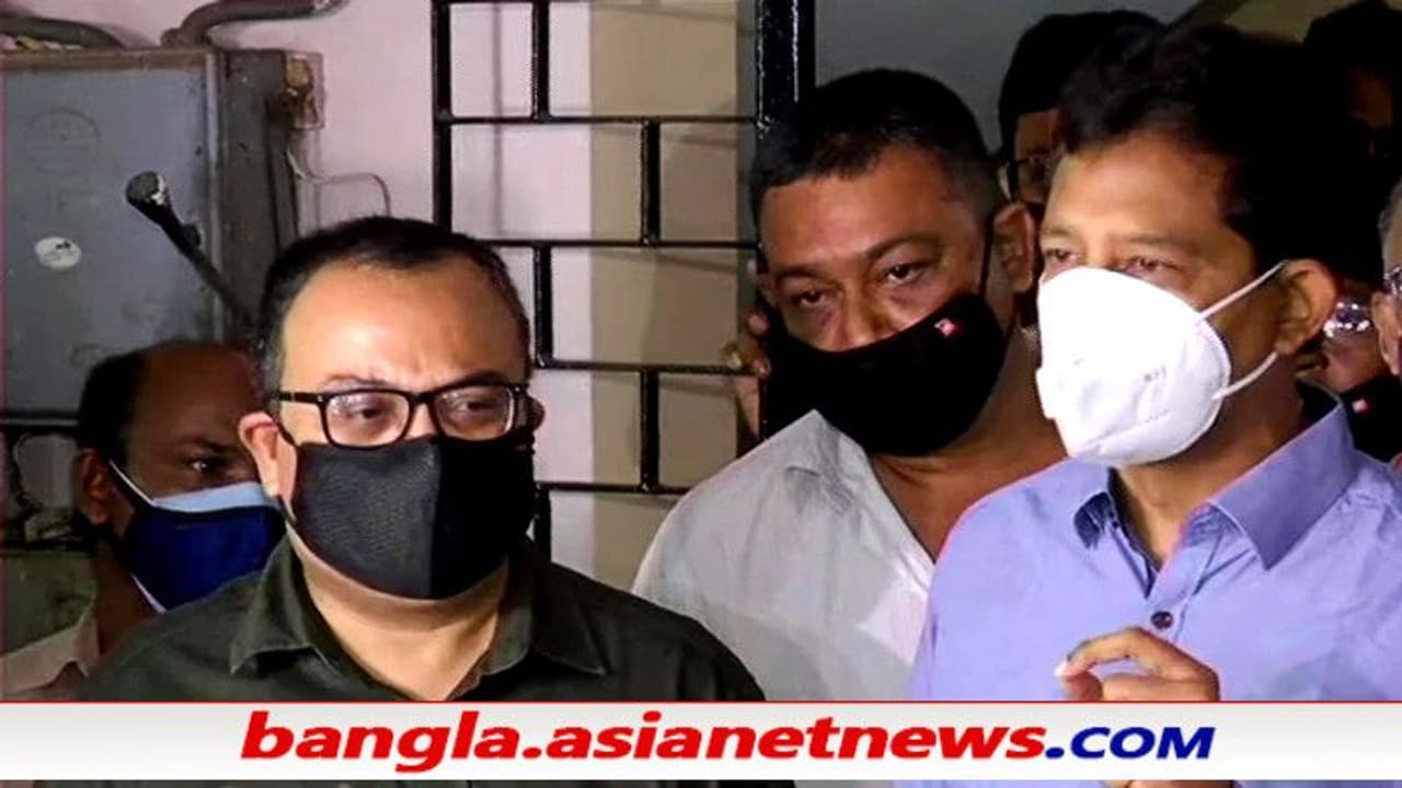 কুণাল ঘোষের বাড়িতে রাজীব, দেড় ঘন্টা ধরে বৈঠক তিনিও কি গাইছেন 'ঘরে ফেরার গান' কুণাল ঘোষের বাড়িতে রাজীব, দেড় ঘন্টা ধরে বৈঠক তিনিও কি গাইছেন 'ঘরে ফেরার গান'