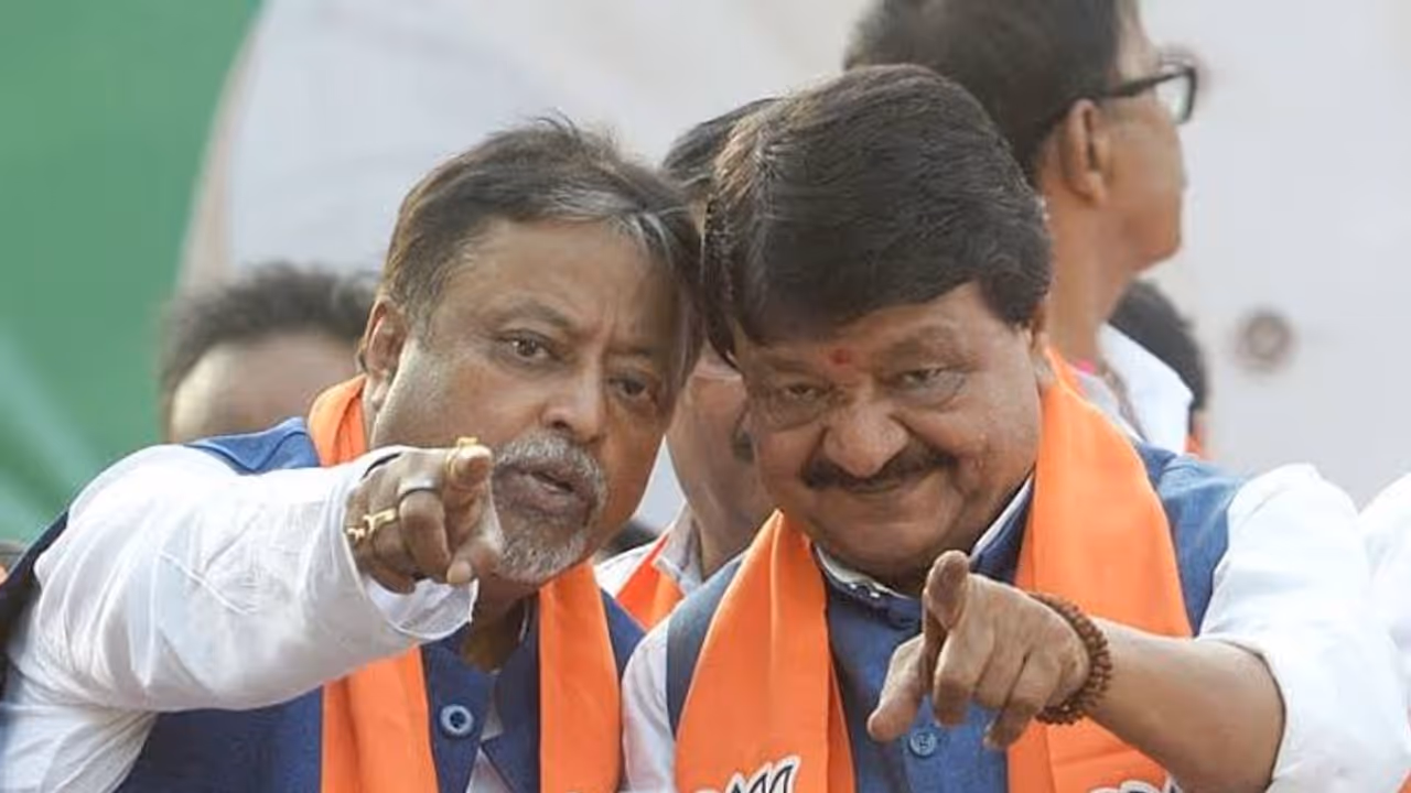 "পিসি এই ভোঁদা বিড়ালটাকেও তৃণমূলে নাও", মুকুলের বিজেপি ত্যাগ নিয়ে নাম না করে কৈলাসকে কটাক্ষ তথাগতর "পিসি এই ভোঁদা বিড়ালটাকেও তৃণমূলে নাও", মুকুলের বিজেপি ত্যাগ নিয়ে নাম না করে কৈলাসকে কটাক্ষ তথাগতর