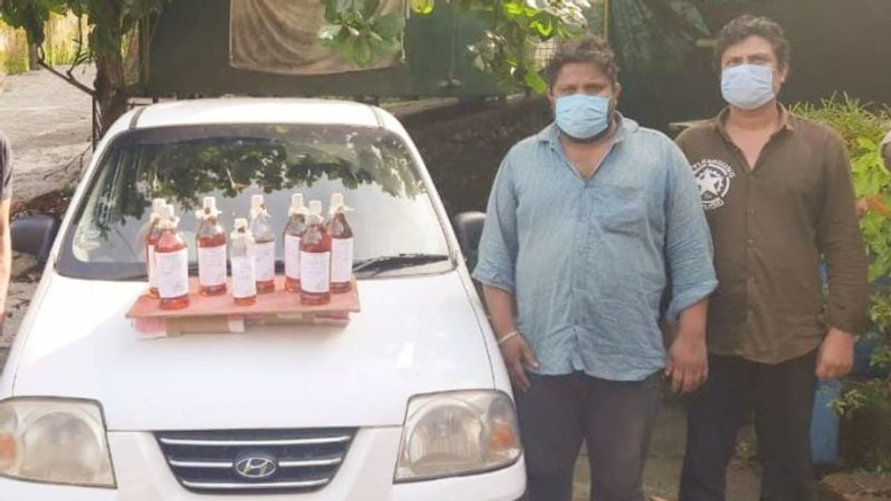 കര്ണാടകയില് നിന്നും കേരളത്തിലേക്ക് കാറിൽ മദ്യം കടത്തിയ രണ്ടു പേർ പിടിയിൽ കര്ണാടകയില് നിന്നും കേരളത്തിലേക്ക് കാറിൽ മദ്യം കടത്തിയ രണ്ടു പേർ പിടിയിൽ