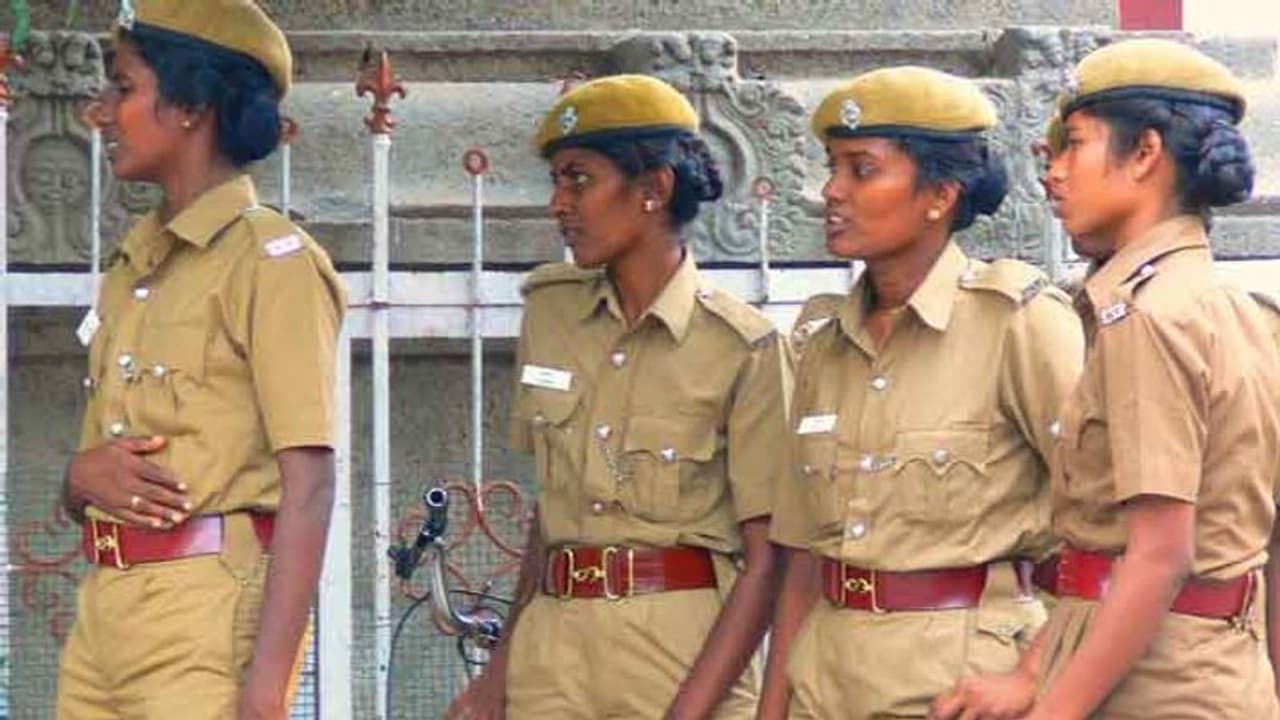 பாதுகாப்பு பணிகளில் இருந்து பெண் காவலர்களுக்கு விலக்கு... டிஜிபி திரிபாதி அதிரடி..! பாதுகாப்பு பணிகளில் இருந்து பெண் காவலர்களுக்கு விலக்கு... டிஜிபி திரிபாதி அதிரடி..!
