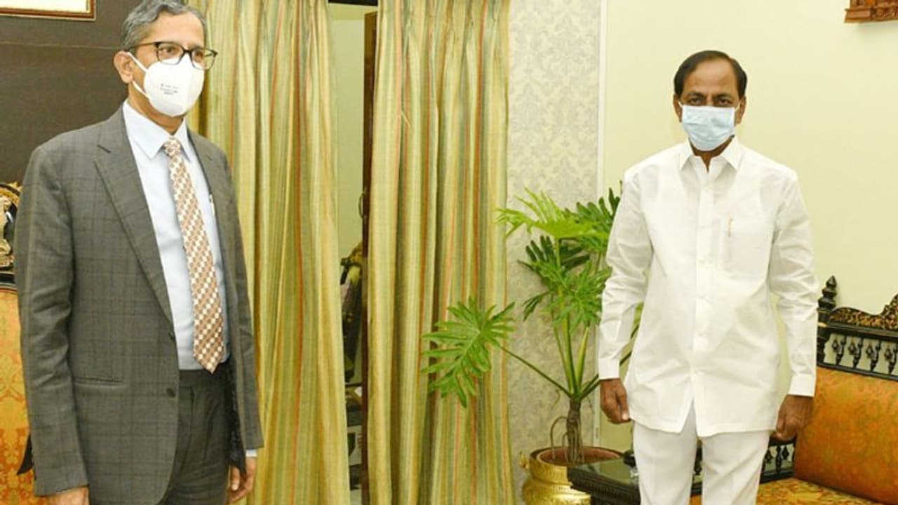 ఐఏఎంసీని ప్రారంభించిన సీజేఐ ఎన్వీ రమణ, సీఎం కేసీఆర్.. ఐఏఎంసీని ప్రారంభించిన సీజేఐ ఎన్వీ రమణ, సీఎం కేసీఆర్..