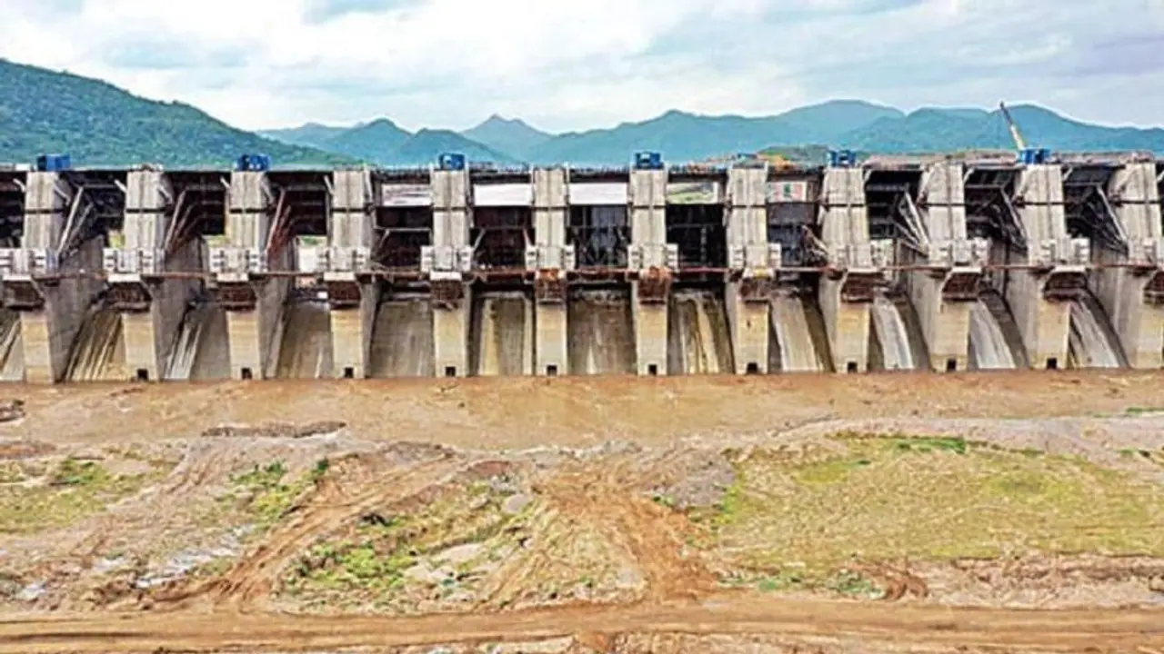 పోలవరంపై నాలుగు రాష్ట్రాలతో ముగిసిన కేంద్ర జల్శక్తి శాఖ భేటీ... ఏం తేల్చారంటే..? పోలవరంపై నాలుగు రాష్ట్రాలతో ముగిసిన కేంద్ర జల్శక్తి శాఖ భేటీ... ఏం తేల్చారంటే..?