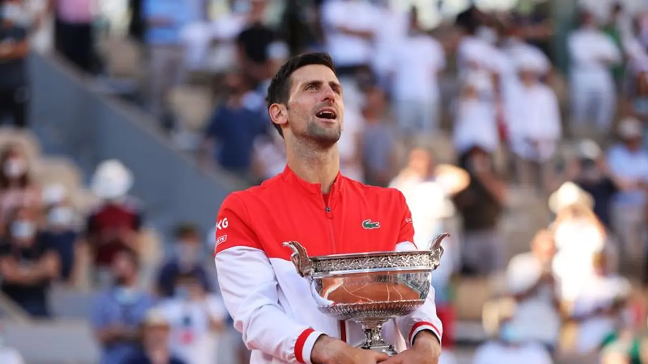 ফরাসি ওপেনের ফাইনালে 'ক্ষুদে কোচের' টিপসেই বাজিমাত জোকোভিচের ফরাসি ওপেনের ফাইনালে 'ক্ষুদে কোচের' টিপসেই বাজিমাত জোকোভিচের