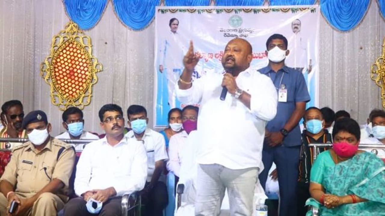 ఈటలకు షాక్... టీఆర్ఎస్ కే మద్దతంటూ రైస్ మిల్లర్ల ఏకగ్రీవ తీర్మానం ఈటలకు షాక్... టీఆర్ఎస్ కే మద్దతంటూ రైస్ మిల్లర్ల ఏకగ్రీవ తీర్మానం