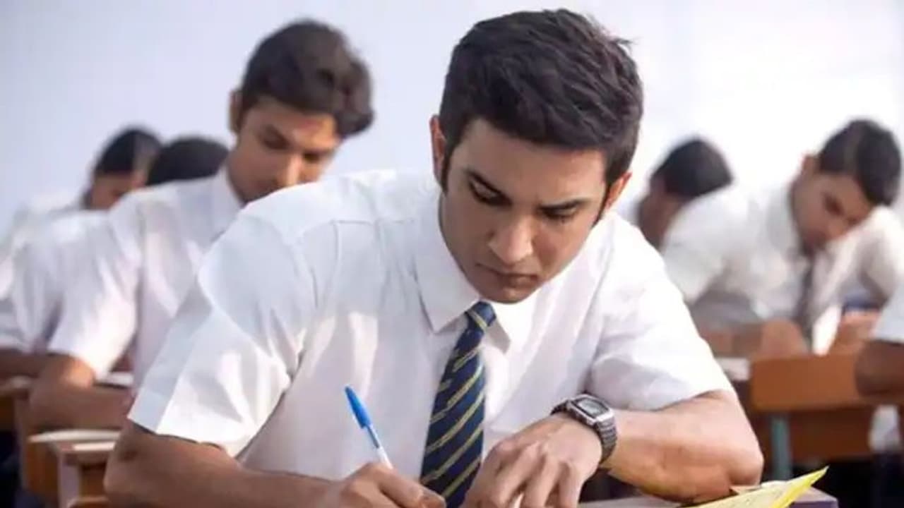 ఏపీలో టెన్త్ రిజల్స్ట్కి విధి విధానాలు: ప్రభుత్వానికి హైపవర్ కమిటీ నివేదిక ఏపీలో టెన్త్ రిజల్స్ట్కి విధి విధానాలు: ప్రభుత్వానికి హైపవర్ కమిటీ నివేదిక