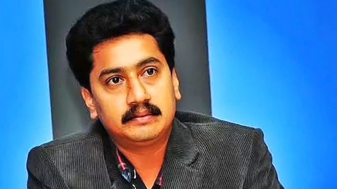 Actor Sanchari Vijay declared dead at 3:34 am, donates organs; to be laid to rest with state honours Actor Sanchari Vijay declared dead at 3:34 am, donates organs; to be laid to rest with state honours