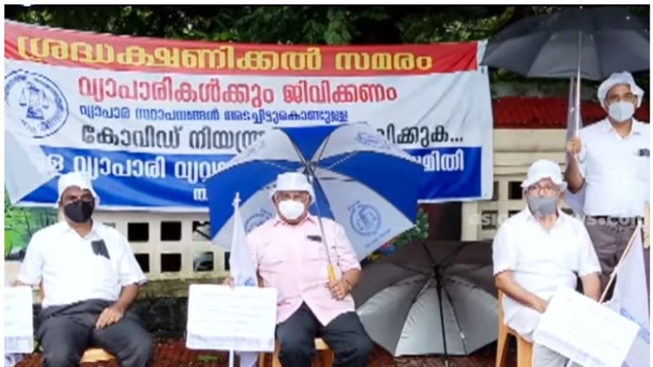 കൊല്ലത്ത് ഓൺലൈൻ ഡെലിവറിക്കാരേയും വിരട്ടി; ലോക്ഡൗൺ കാലത്തെ പൊലീസ് ദ്രോഹത്തിൽ പ്രതിഷേധിച്ച് വ്യാപാരികൾ കൊല്ലത്ത് ഓൺലൈൻ ഡെലിവറിക്കാരേയും വിരട്ടി; ലോക്ഡൗൺ കാലത്തെ പൊലീസ് ദ്രോഹത്തിൽ പ്രതിഷേധിച്ച് വ്യാപാരികൾ