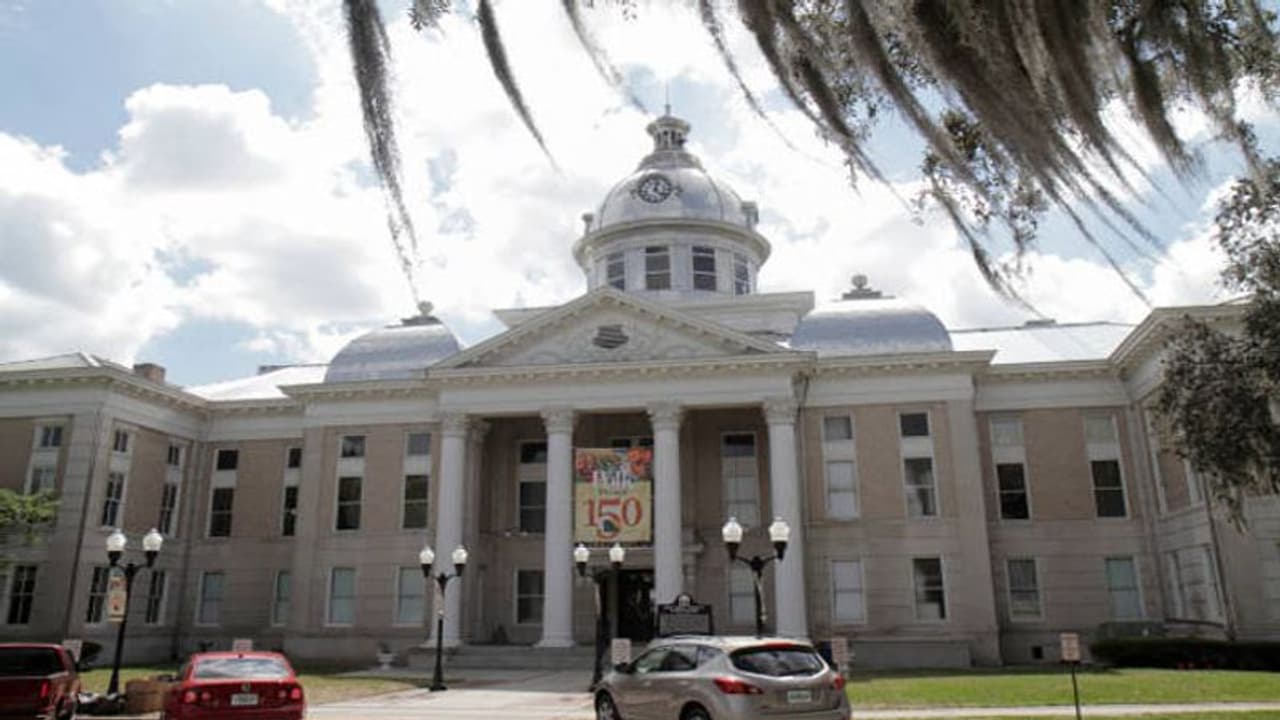 मास्क सही पहनने के लिए टोका तो मुंह पर दिया थूक, कोर्ट ने दी दस साल की सजा मास्क सही पहनने के लिए टोका तो मुंह पर दिया थूक, कोर्ट ने दी दस साल की सजा