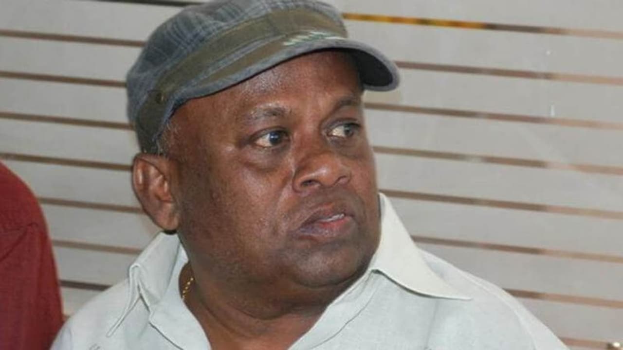 என்னை நிம்மதி இல்லாம ஆக்கிட்டாங்க.. அலறியடித்து போலீஸ் கமிஷ்னர் அலுவலகம் ஓடி வந்த காமெடி நடிகர் செந்தில். என்னை நிம்மதி இல்லாம ஆக்கிட்டாங்க.. அலறியடித்து போலீஸ் கமிஷ்னர் அலுவலகம் ஓடி வந்த காமெடி நடிகர் செந்தில்.