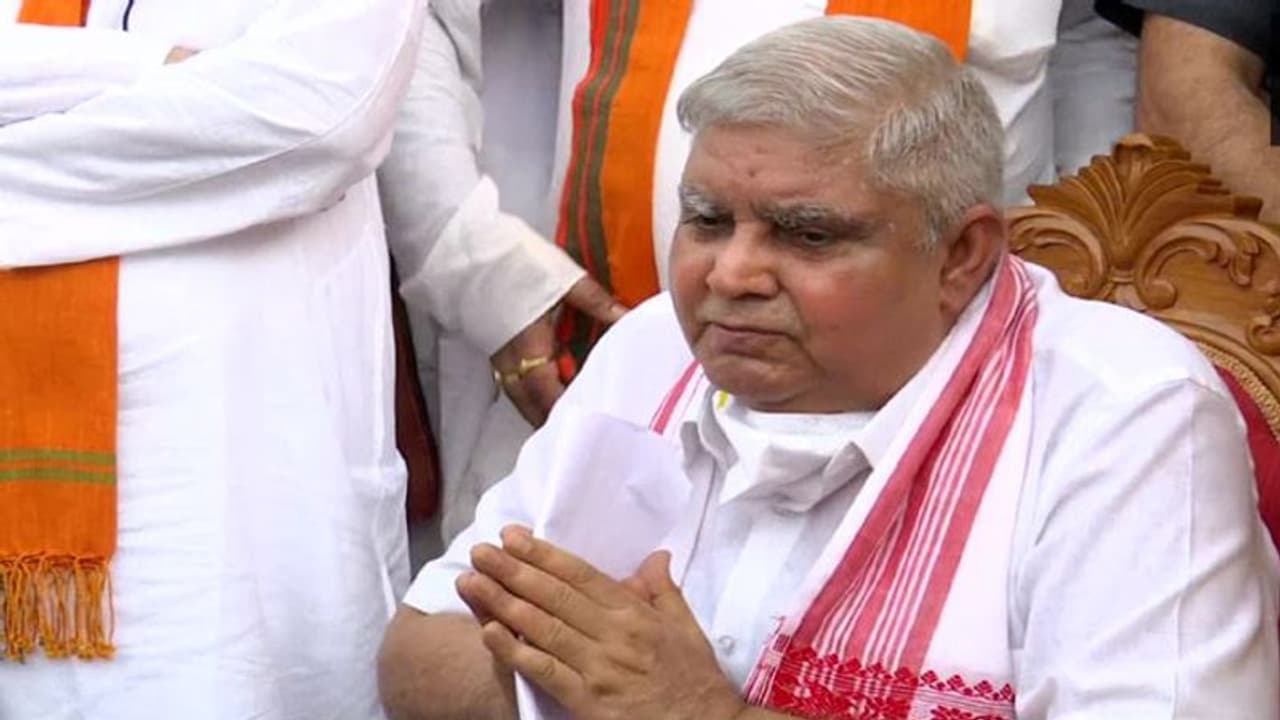 बंगाल के राज्यपाल जगदीप धनखड़ ने हाथ जोड़कर कर दी भावुक अपील, बीजेपी विधायकों का डेलीगेशन गया था मिलने बंगाल के राज्यपाल जगदीप धनखड़ ने हाथ जोड़कर कर दी भावुक अपील, बीजेपी विधायकों का डेलीगेशन गया था मिलने