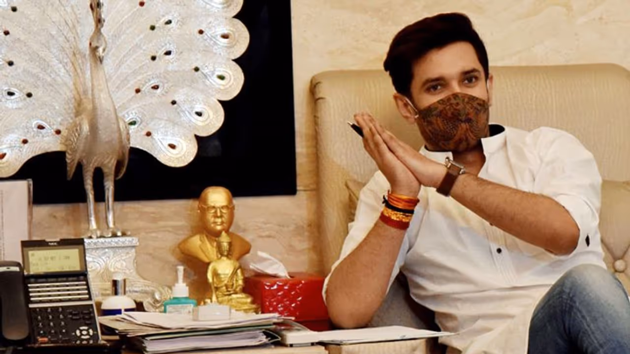 EC assigns helicopter symbol to Chirag Paswan, sewing machine to Pashupati Paras for Bihar bypolls EC assigns helicopter symbol to Chirag Paswan, sewing machine to Pashupati Paras for Bihar bypolls