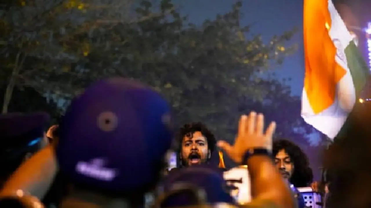 জমি দখল তোলাবাজি নিয়ে দুই তৃণমূল কর্মীর দ্বন্দ্বে চুপ নেতৃত্ব, ক্ষোভ বাড়ছে ঘাসফুলে