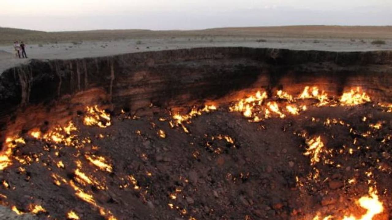 'നരകത്തിന്റെ കവാട'മെന്നറിയപ്പെടുന്ന തീപിടിച്ച ഗർത്തം, പിന്നിലെ നിഗൂഢത... 'നരകത്തിന്റെ കവാട'മെന്നറിയപ്പെടുന്ന തീപിടിച്ച ഗർത്തം, പിന്നിലെ നിഗൂഢത...