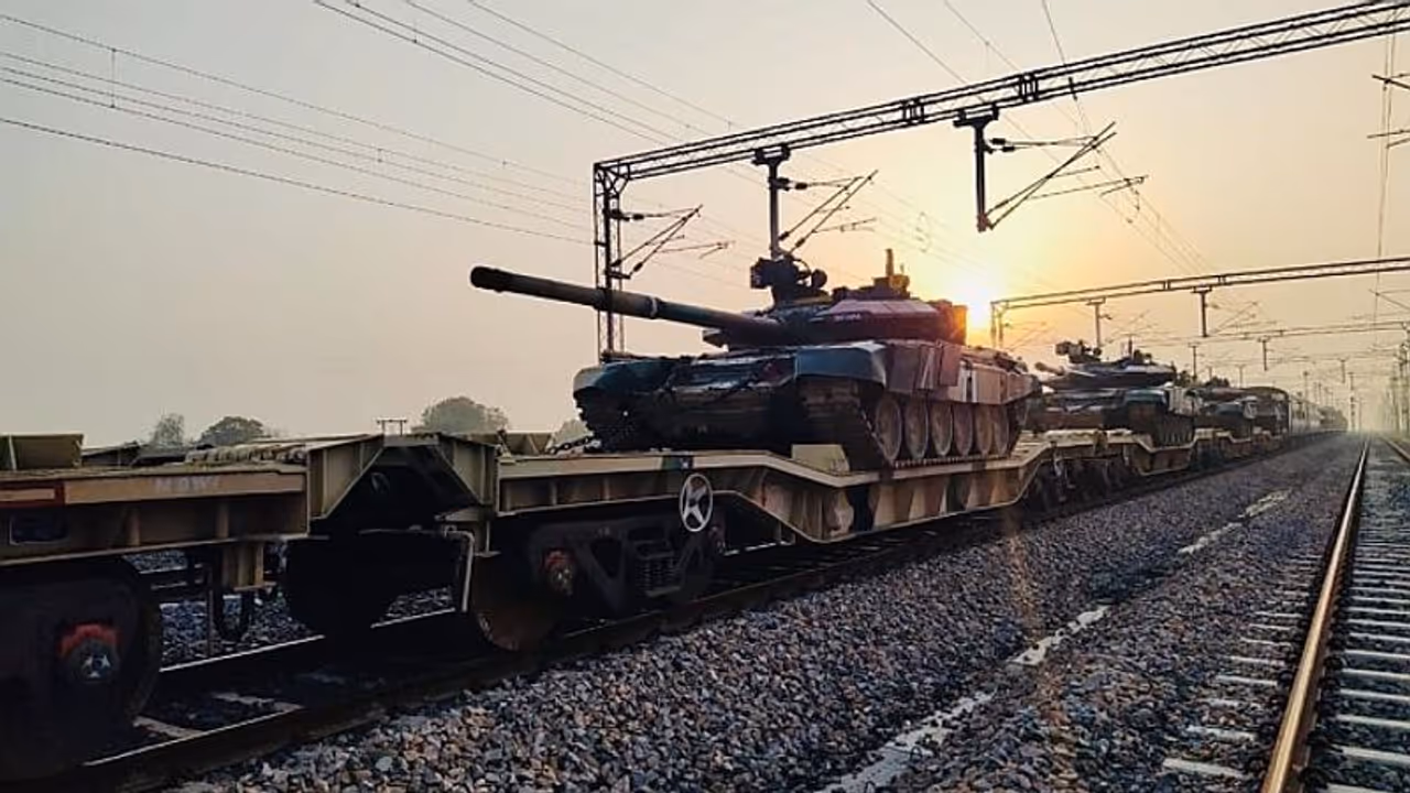 এবার 'সামরিক ট্রেন' চালিয়ে সফল ভারতীয় রেল, সেনা বাহিনীকে সাহায্য করতে বড় পদক্ষেপ এবার 'সামরিক ট্রেন' চালিয়ে সফল ভারতীয় রেল, সেনা বাহিনীকে সাহায্য করতে বড় পদক্ষেপ