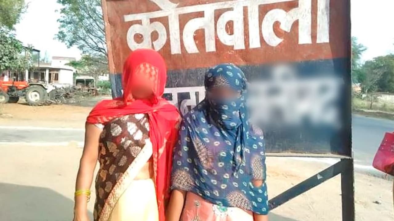 UP के मुरादाबाद में हिलाकर रख देने वाली घटना, दबंगों ने पति के सामने पत्नी और बेटी से किया गैंगरेप UP के मुरादाबाद में हिलाकर रख देने वाली घटना, दबंगों ने पति के सामने पत्नी और बेटी से किया गैंगरेप