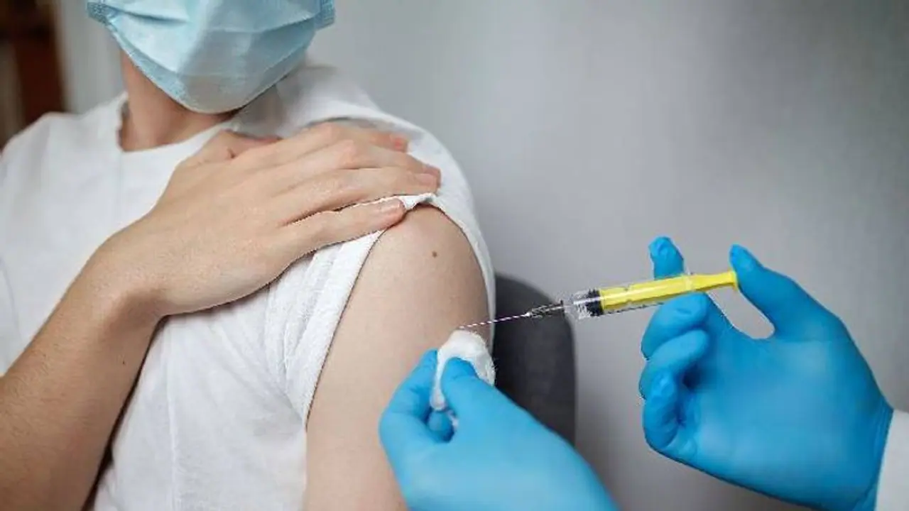 'വാക്സിനേഷന് ശേഷം സംഭവിക്കുന്ന ആരോഗ്യപ്രശ്നങ്ങള്, മരണം എന്നിവ വാക്സിനുമായി നേരിട്ട് കൂട്ടിക്കെട്ടരുത്' 'വാക്സിനേഷന് ശേഷം സംഭവിക്കുന്ന ആരോഗ്യപ്രശ്നങ്ങള്, മരണം എന്നിവ വാക്സിനുമായി നേരിട്ട് കൂട്ടിക്കെട്ടരുത്'