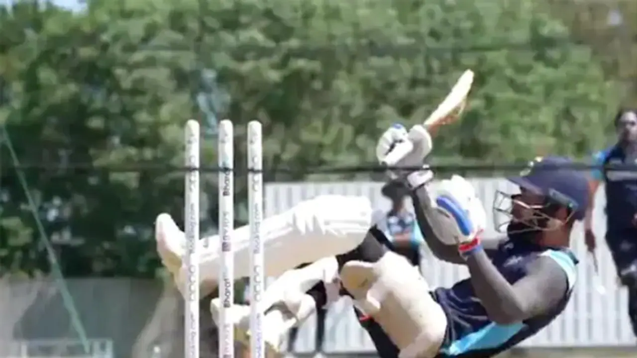 कवर ड्राइव लगाते हुए इस तरह धड़ाम से गिरे Virat Kohli, क्या फाइनल में मुश्किल पैदा कर सकती है शॉर्ट बॉल ? कवर ड्राइव लगाते हुए इस तरह धड़ाम से गिरे Virat Kohli, क्या फाइनल में मुश्किल पैदा कर सकती है शॉर्ट बॉल ?