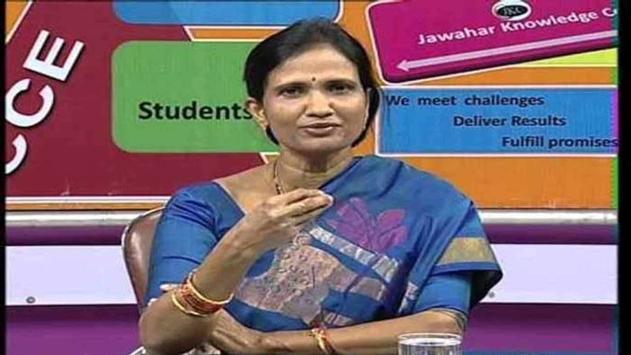 రిటైర్డ్ ఐఎఎస్ ఉదయలక్ష్మికి హైకోర్టు షాక్: నాన్బెయిలబుల్ వారంట్ జారీ రిటైర్డ్ ఐఎఎస్ ఉదయలక్ష్మికి హైకోర్టు షాక్: నాన్బెయిలబుల్ వారంట్ జారీ