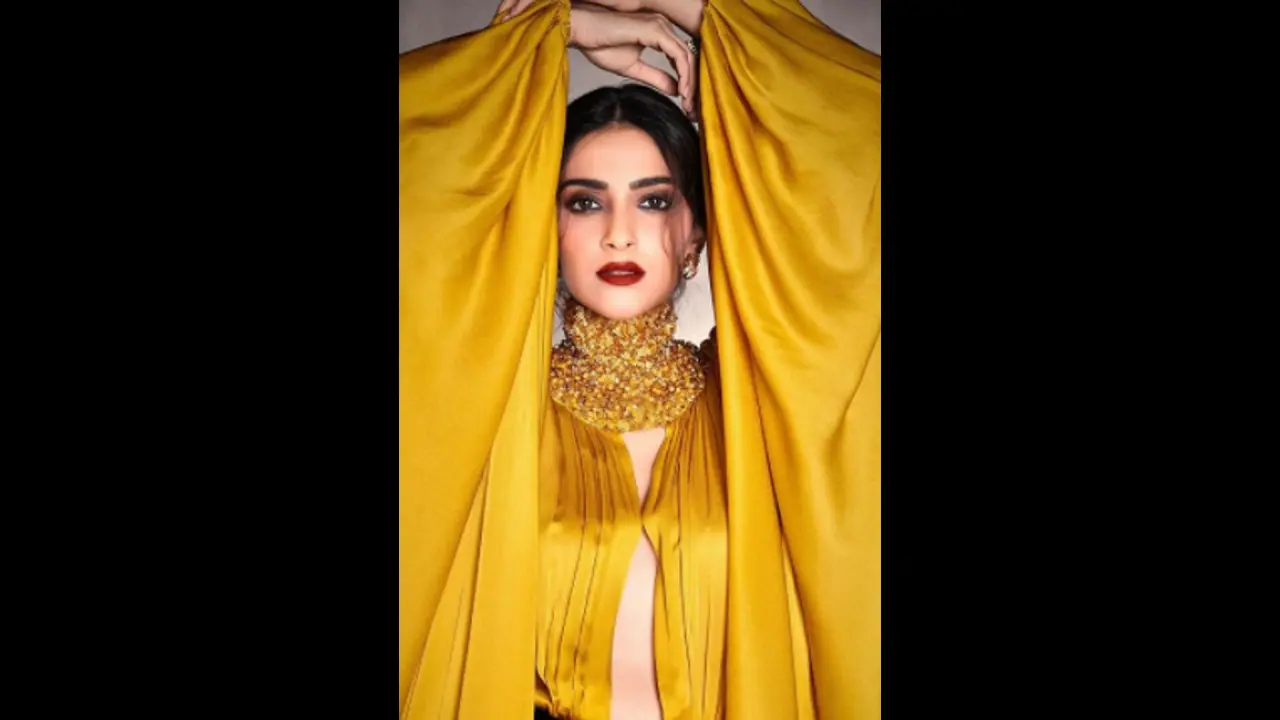 সামনেই পুজো, তাই নয়া লুকে স্টানিং বিউটিতে যদি বোল্ড আউট করতে চান, জেনে নিন সোনামের বিউটি টিপস