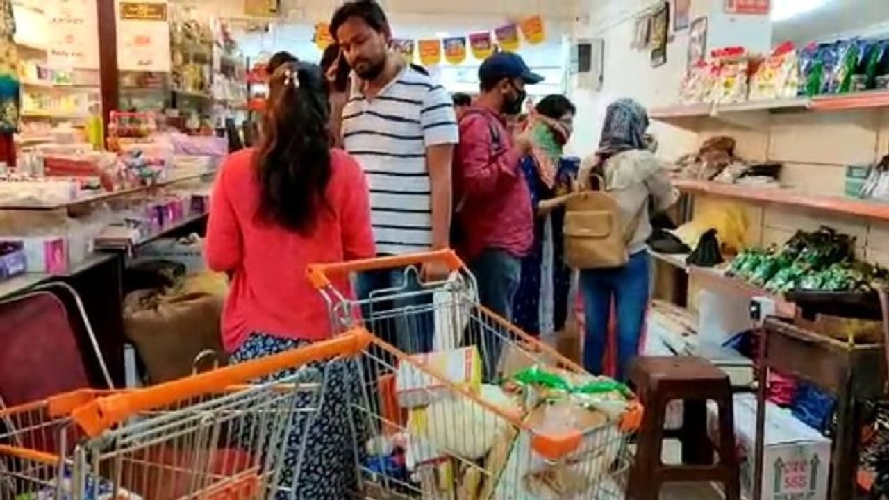 गुड न्यूज: MP में आज से मॉल जिम और रेस्त्रां खुलेंगे, दफ्तर जा सकेंगे 100% कर्मचारी..ये अभी भी बंद गुड न्यूज: MP में आज से मॉल जिम और रेस्त्रां खुलेंगे, दफ्तर जा सकेंगे 100% कर्मचारी..ये अभी भी बंद