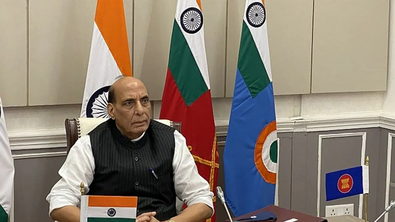 भारतीय सेना को आत्मनिर्भर बनाने के लिए रक्षा मंत्रालय ने लिया बड़ा निर्णय, डिफेंस मिनिस्टर ने गिनाई खूबियां भारतीय सेना को आत्मनिर्भर बनाने के लिए रक्षा मंत्रालय ने लिया बड़ा निर्णय, डिफेंस मिनिस्टर ने गिनाई खूबियां