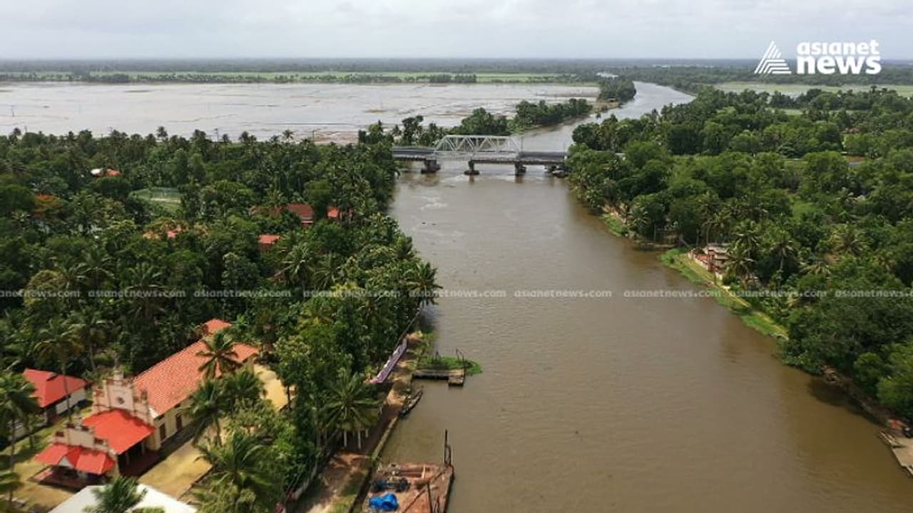 Kerala Rain| പത്തനംതിട്ടയിൽ ഡാമുകൾ തുറക്കുമ്പോൾ ആലപ്പുഴയിൽ ആശങ്ക; ജലനിരപ്പ് ഉയരും, കുട്ടനാട്ടിലടക്കം ജാഗ്രത Kerala Rain| പത്തനംതിട്ടയിൽ ഡാമുകൾ തുറക്കുമ്പോൾ ആലപ്പുഴയിൽ ആശങ്ക; ജലനിരപ്പ് ഉയരും, കുട്ടനാട്ടിലടക്കം ജാഗ്രത