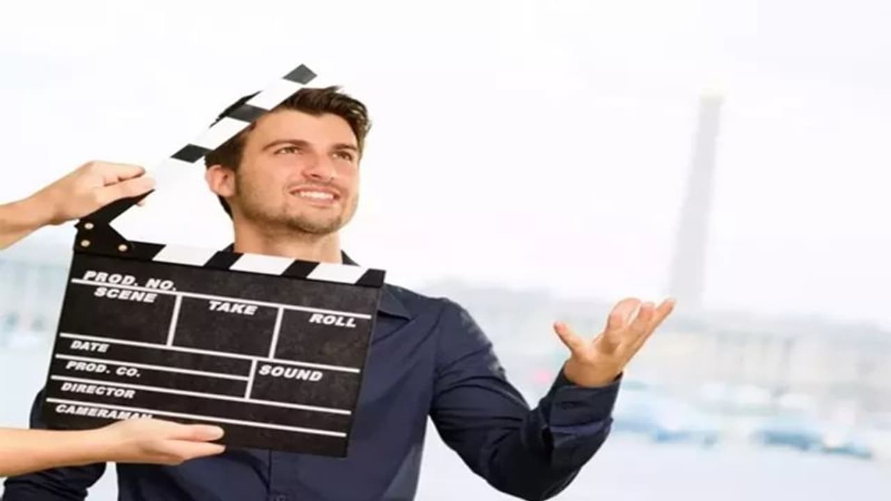 फिल्म इंडस्ट्री में भी नाम कमाने से पहले करनी होती है पढ़ाई, जानें एक्टर बनने के लिए कितना आता है खर्च फिल्म इंडस्ट्री में भी नाम कमाने से पहले करनी होती है पढ़ाई, जानें एक्टर बनने के लिए कितना आता है खर्च