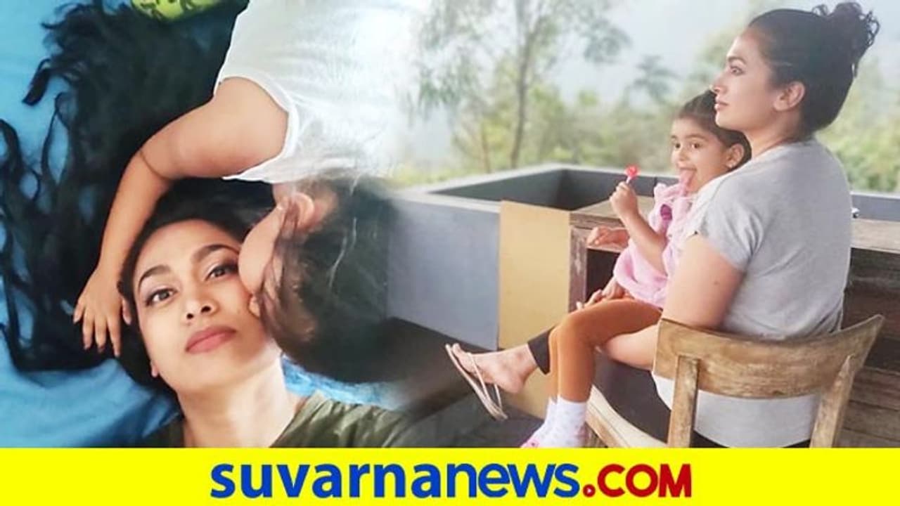 ಮಗಳಿಗೆ ಮಾಸ್ಕ್ , ಸ್ಯಾನಿಟೈಸರ್ ಎಲ್ಲಾ ನಾರ್ಮಲ್ ಎನಿಸುತ್ತಿದೆ: ನಟಿ ಶ್ವೇತಾ ಶ್ರೀವಾತ್ಸವ್ ಮಗಳಿಗೆ ಮಾಸ್ಕ್ , ಸ್ಯಾನಿಟೈಸರ್ ಎಲ್ಲಾ ನಾರ್ಮಲ್ ಎನಿಸುತ್ತಿದೆ: ನಟಿ ಶ್ವೇತಾ ಶ್ರೀವಾತ್ಸವ್