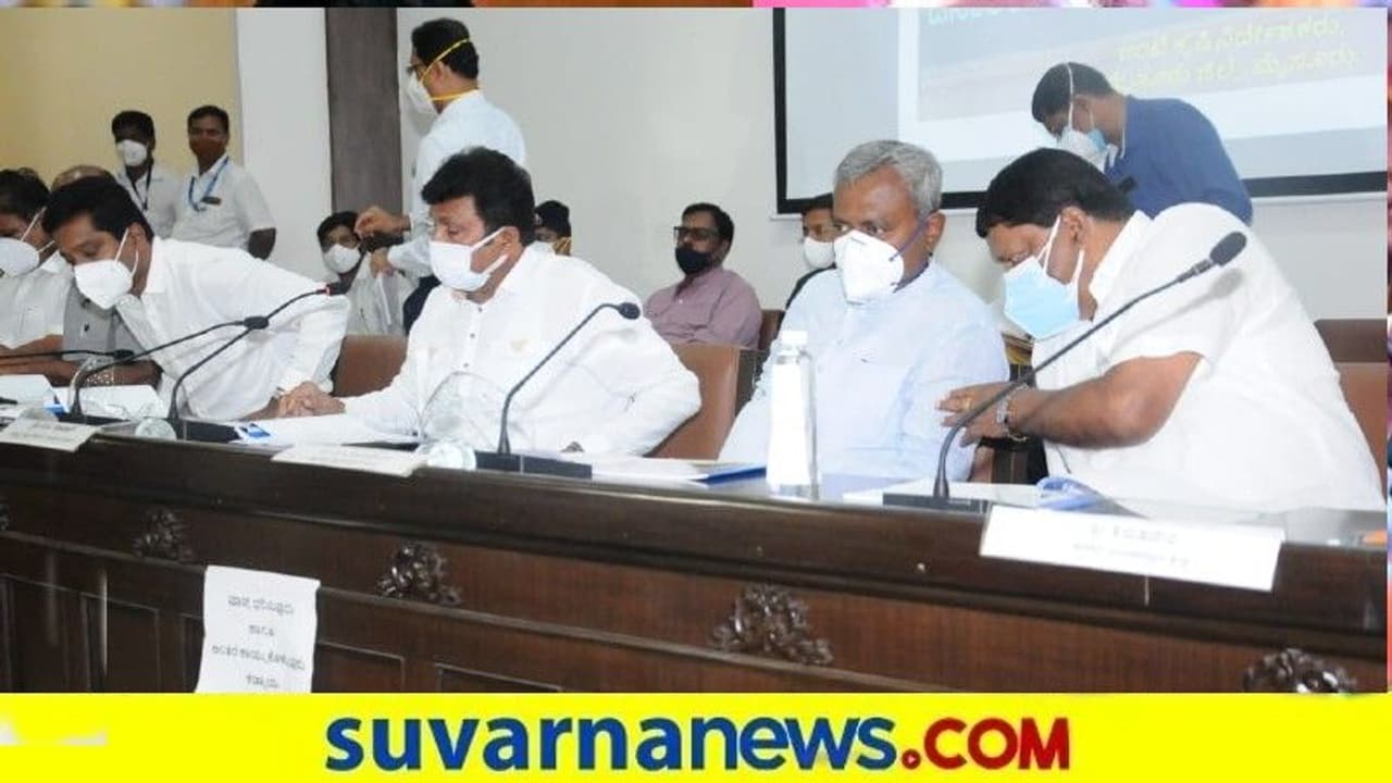 ರಸಗೊಬ್ಬರ ಮತ್ತು ಬಿತ್ತನೆ ಬೀಜದ ಕೊರತೆ ಇಲ್ಲ: ರೈತರಿಗೆ ಸಚಿವರ ಅಭಯ ರಸಗೊಬ್ಬರ ಮತ್ತು ಬಿತ್ತನೆ ಬೀಜದ ಕೊರತೆ ಇಲ್ಲ: ರೈತರಿಗೆ ಸಚಿವರ ಅಭಯ