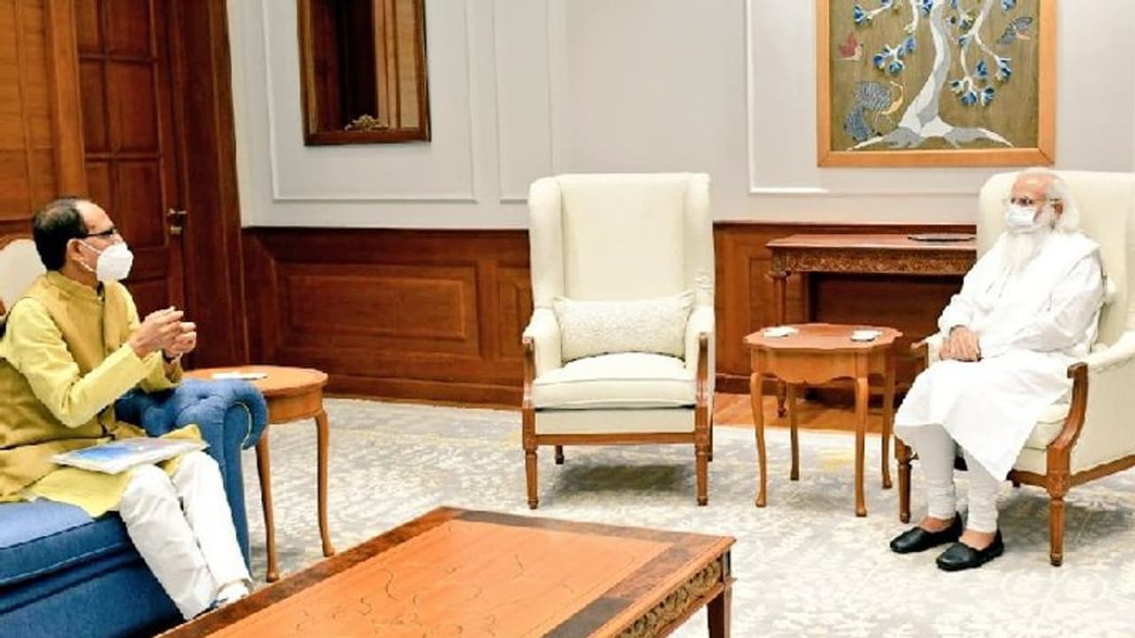 PM मोदी से मिले CM शिवराज: एक घंटे से ज्यादा दोनों में हुई बात..जानिए किन मुद्दों पर हुई चर्चा