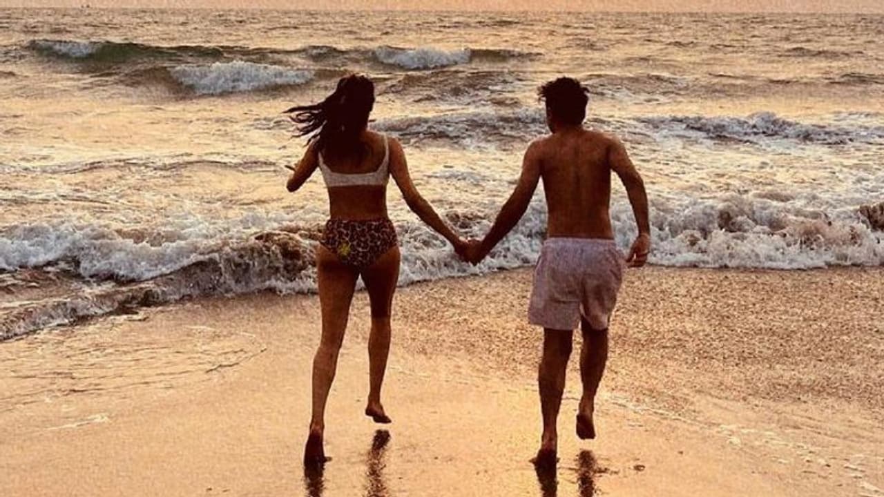 అశ్లీల కార్యకలాపాలకు అడ్డాగా మంగినిపూడి బీచ్... రిసార్ట్ పై పోలీసుల దాడి, పట్టుబడ్డ జంటలు అశ్లీల కార్యకలాపాలకు అడ్డాగా మంగినిపూడి బీచ్... రిసార్ట్ పై పోలీసుల దాడి, పట్టుబడ్డ జంటలు