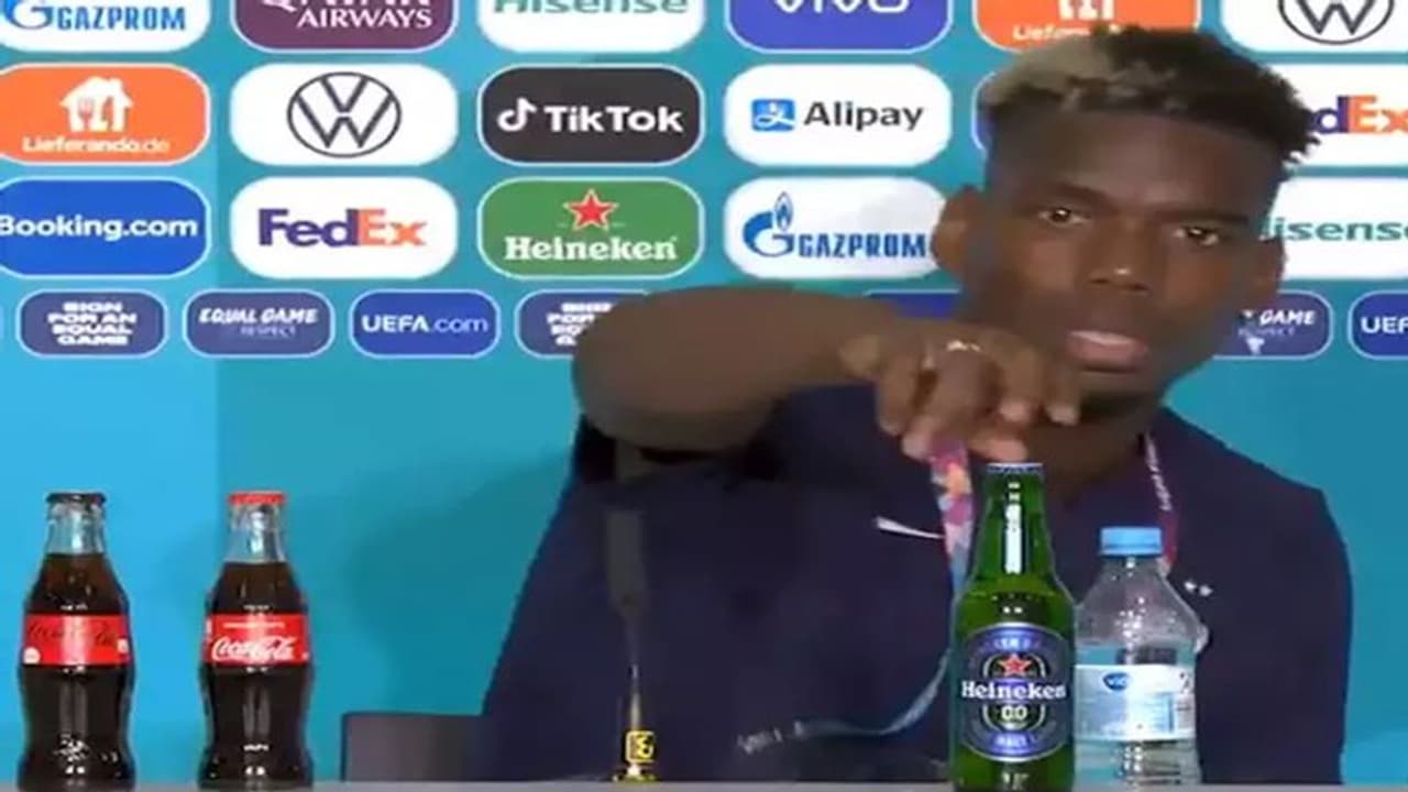 रोनाल्डो के बाद इस खिलाड़ी ने प्रेस कॉन्फेंस के हटाई बीयर की बॉटल, कोला कंपनी को हुआ 29 हजार करोड़ का घाटा रोनाल्डो के बाद इस खिलाड़ी ने प्रेस कॉन्फेंस के हटाई बीयर की बॉटल, कोला कंपनी को हुआ 29 हजार करोड़ का घाटा