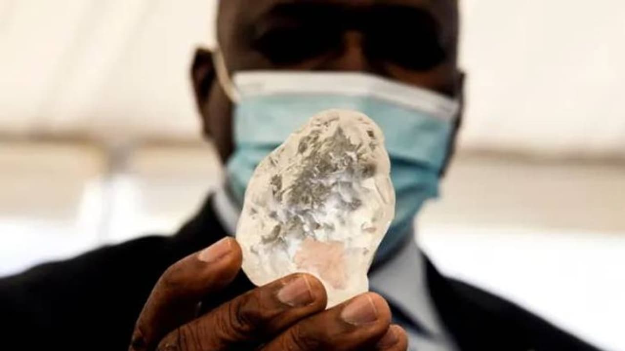 ലോകത്തിലെ ഏറ്റവും വലിയ മൂന്നാമത്തെ വജ്രം കണ്ടെത്തി, ആവേശത്തിൽ ബോട്സ്വാന ലോകത്തിലെ ഏറ്റവും വലിയ മൂന്നാമത്തെ വജ്രം കണ്ടെത്തി, ആവേശത്തിൽ ബോട്സ്വാന
