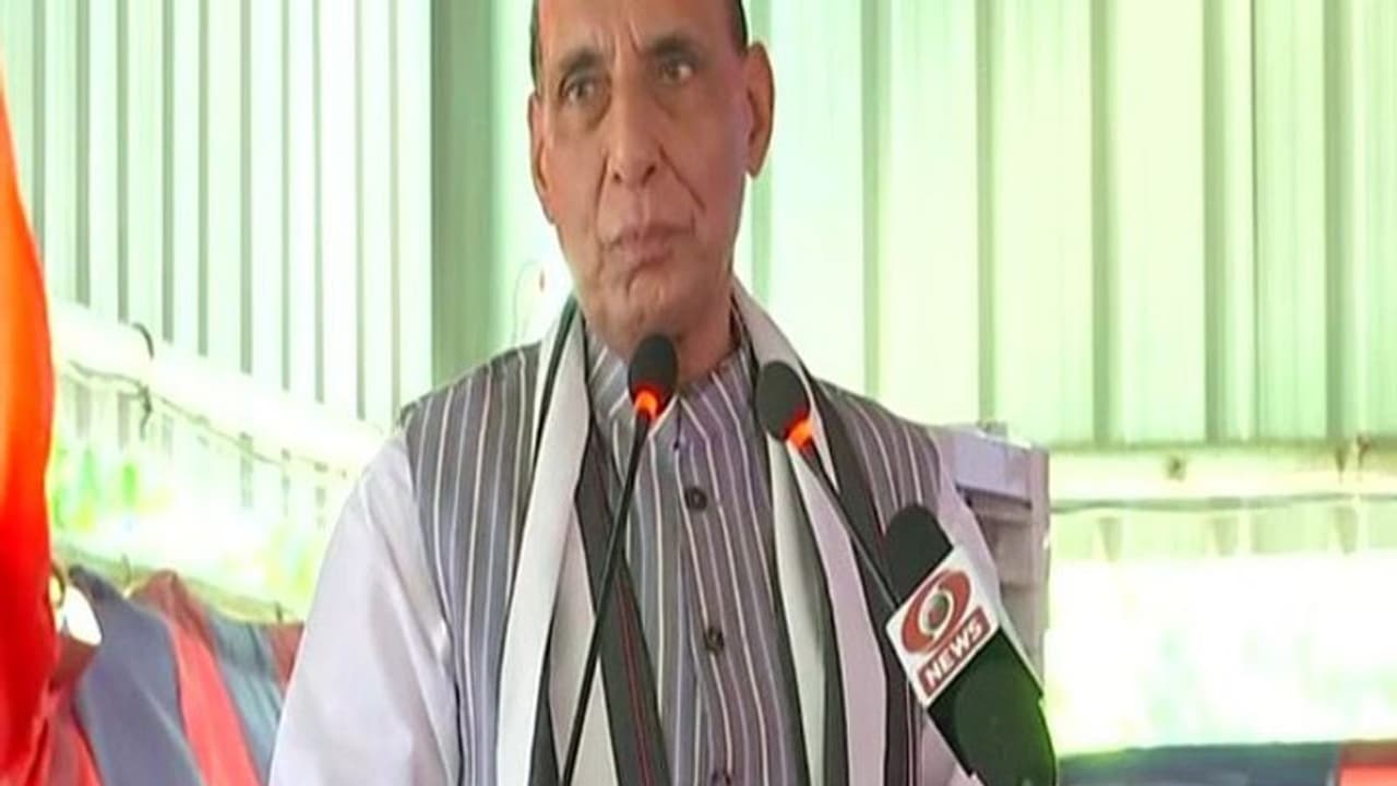 बॉर्डर पर बनीं 12 सड़कों का उद्घाटन, रक्षामंत्री ने कहा ये सड़कें सुरक्षा की दृष्टि से महत्वपूर्ण बॉर्डर पर बनीं 12 सड़कों का उद्घाटन, रक्षामंत्री ने कहा ये सड़कें सुरक्षा की दृष्टि से महत्वपूर्ण