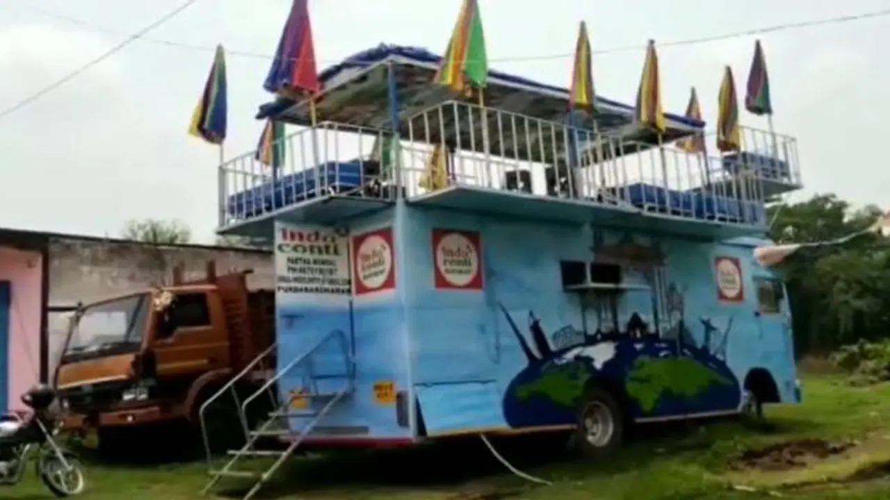 লরি এখন দোতলা রেস্তরাঁ, করোনাকালে মুশকিল আসান পার্থর 'ইন্দো কন্টি' লরি এখন দোতলা রেস্তরাঁ, করোনাকালে মুশকিল আসান পার্থর 'ইন্দো কন্টি'