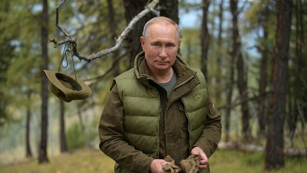 Covid 19: একদমই অন্যমুডে রাশিয়ান প্রধান পুতিন, মাছ ধরে আইসোলেশনের দিন কাটালেন তিনি Covid 19: একদমই অন্যমুডে রাশিয়ান প্রধান পুতিন, মাছ ধরে আইসোলেশনের দিন কাটালেন তিনি