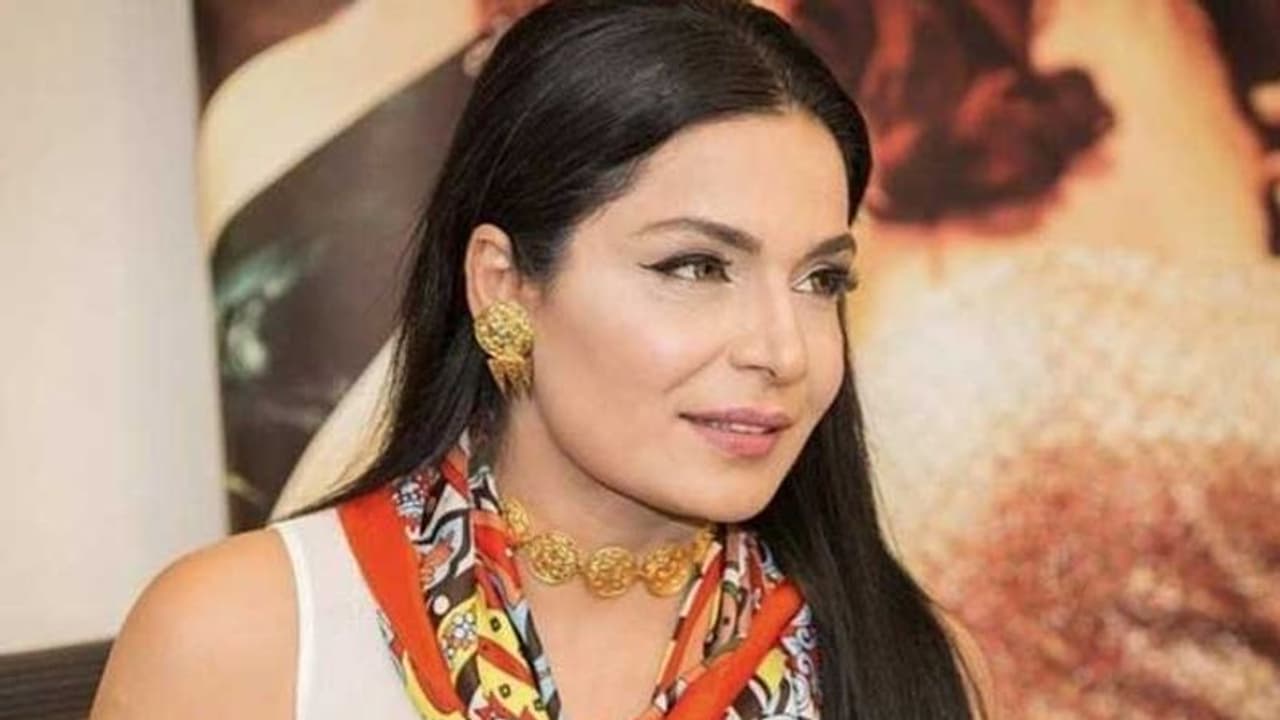 इस पाकिस्तानी एक्ट्रेस के घर गुंड़ों ने किया हमला, इमरान सरकार से लगाई मदद की गुहार इस पाकिस्तानी एक्ट्रेस के घर गुंड़ों ने किया हमला, इमरान सरकार से लगाई मदद की गुहार