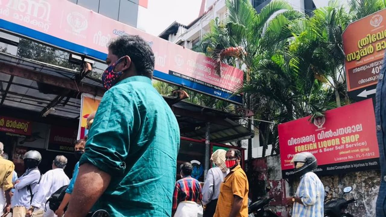 മദ്യവിൽപനയിൽ പൊളിച്ചെഴുത്തിന് ശുപാർശ ചെയ്ത് ബെവ്കോ: ശുപാർശ മുഖ്യമന്ത്രിയുടെ പരിഗണനയിൽ മദ്യവിൽപനയിൽ പൊളിച്ചെഴുത്തിന് ശുപാർശ ചെയ്ത് ബെവ്കോ: ശുപാർശ മുഖ്യമന്ത്രിയുടെ പരിഗണനയിൽ