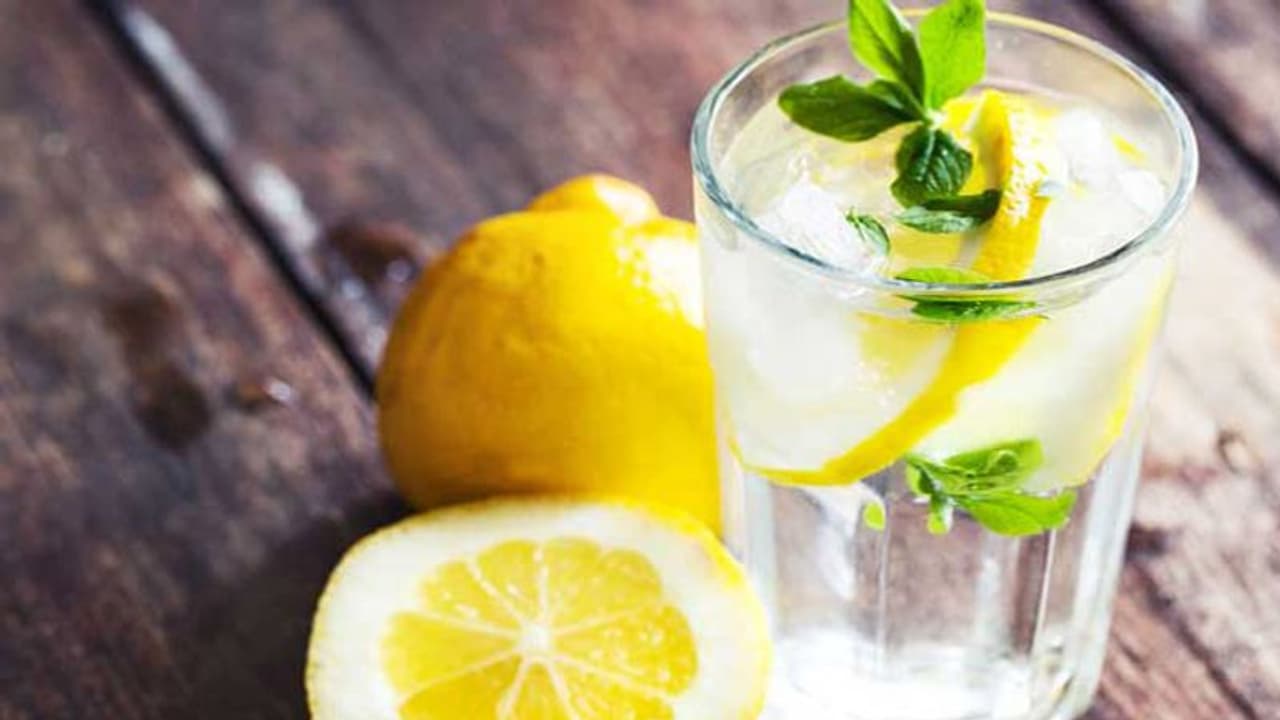 अगर ज्यादा नींबू पानी पीते हैं तो हो जाएं सावधान, हो सकती हैं ये 5 परेशानियां अगर ज्यादा नींबू पानी पीते हैं तो हो जाएं सावधान, हो सकती हैं ये 5 परेशानियां