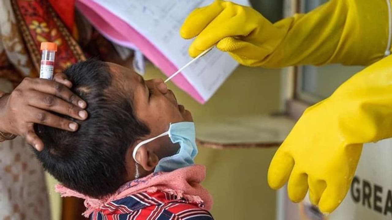 করোনার তৃতীয় ঢেউ অনিবার্য, ৬ থেকে ৮ সপ্তাহের মধ্যেই আছড়ে পড়বে করোনার তৃতীয় ঢেউ অনিবার্য, ৬ থেকে ৮ সপ্তাহের মধ্যেই আছড়ে পড়বে