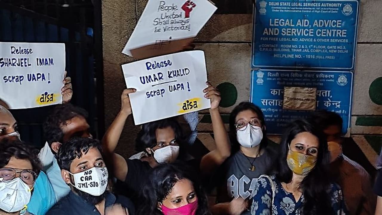 দেবাঙ্গনা, নাতাশা, আসিফদের জামিন বহাল, সুপ্রিম কোর্টেও অস্বস্তিতে দিল্লি পুলিশ দেবাঙ্গনা, নাতাশা, আসিফদের জামিন বহাল, সুপ্রিম কোর্টেও অস্বস্তিতে দিল্লি পুলিশ