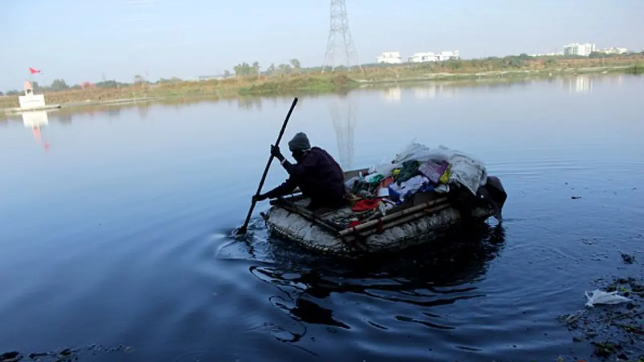 అవినీతి కేసులో అరెస్టు చేయడానికి ఏసీబీ రావడంతో ఫోన్లు నదిలో విసిరేశాడు.. రంగంలోకి దిగిన సీబీఐ అవినీతి కేసులో అరెస్టు చేయడానికి ఏసీబీ రావడంతో ఫోన్లు నదిలో విసిరేశాడు.. రంగంలోకి దిగిన సీబీఐ