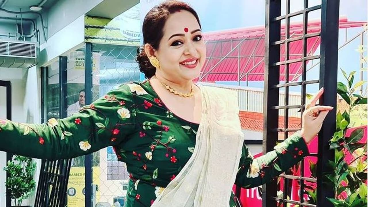 "পর্ণশ্রী হয়েছে ভেনিস, মানুষের জন্য কাজ করার লোকেরা ভ্যানিশ", জমা জলের ছবি দিয়ে কটাক্ষ অপরাজিতার