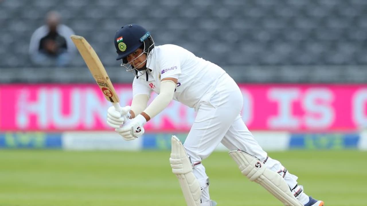 ഇംഗ്ലണ്ട് വനിതകള്ക്ക് മേല്ക്കൈ; ബ്രിസ്റ്റല് ടെസ്റ്റില് ഇന്ത്യ തോല്വി ഒഴിവാക്കാന് പൊരുതുന്നു ഇംഗ്ലണ്ട് വനിതകള്ക്ക് മേല്ക്കൈ; ബ്രിസ്റ്റല് ടെസ്റ്റില് ഇന്ത്യ തോല്വി ഒഴിവാക്കാന് പൊരുതുന്നു