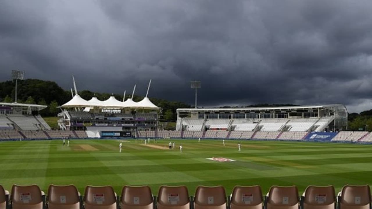 ലോക ടെസ്റ്റ് ചാമ്പ്യന്ഷിപ്പ് ഫൈനല്: സതാംപ്ടണില് മഴക്ക് ശമനം; ടോസ് വൈകും ലോക ടെസ്റ്റ് ചാമ്പ്യന്ഷിപ്പ് ഫൈനല്: സതാംപ്ടണില് മഴക്ക് ശമനം; ടോസ് വൈകും