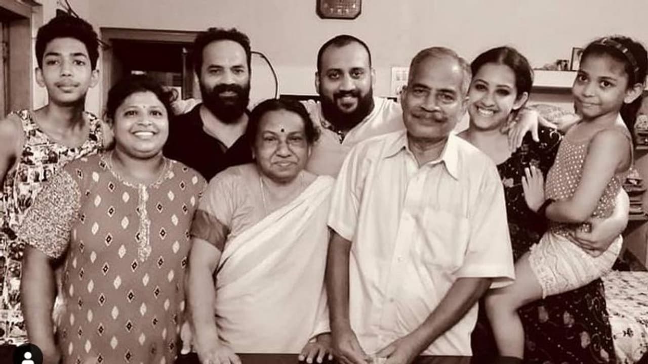 'നഷ്ടപ്പെട്ടവരെ തിരികെ കൊണ്ടുവരാൻ കഴിയില്ലല്ലോ'; കുടുംബത്തിലെ അപ്രതീക്ഷിത മരണങ്ങളെക്കുറിച്ച് സൗഭാഗ്യ 'നഷ്ടപ്പെട്ടവരെ തിരികെ കൊണ്ടുവരാൻ കഴിയില്ലല്ലോ'; കുടുംബത്തിലെ അപ്രതീക്ഷിത മരണങ്ങളെക്കുറിച്ച് സൗഭാഗ്യ