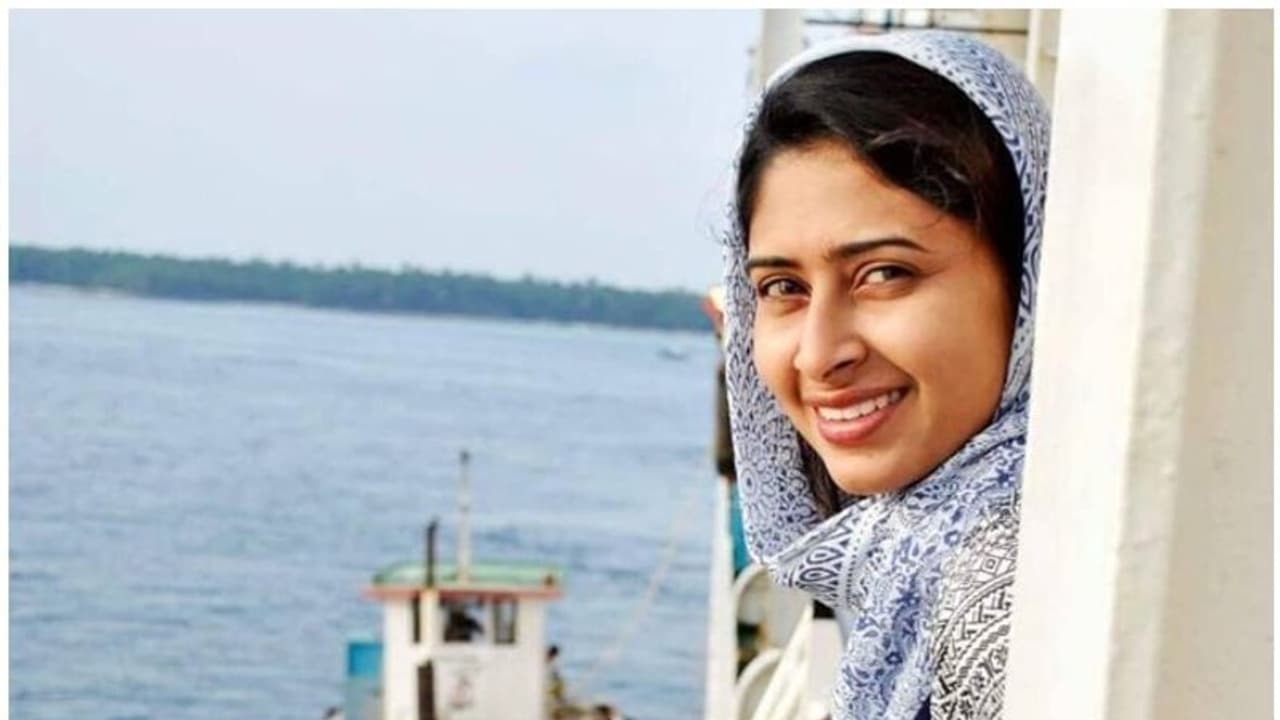 അറസ്റ്റ് രേഖപ്പെടുത്തിയില്ല, ഐഷയെ ചോദ്യംചെയ്ത് വിട്ടയച്ചു; മൂന്ന് ദിവസം ലക്ഷദ്വീപ് വിട്ടുപോകരുതെന്ന് നിർദേശം അറസ്റ്റ് രേഖപ്പെടുത്തിയില്ല, ഐഷയെ ചോദ്യംചെയ്ത് വിട്ടയച്ചു; മൂന്ന് ദിവസം ലക്ഷദ്വീപ് വിട്ടുപോകരുതെന്ന് നിർദേശം