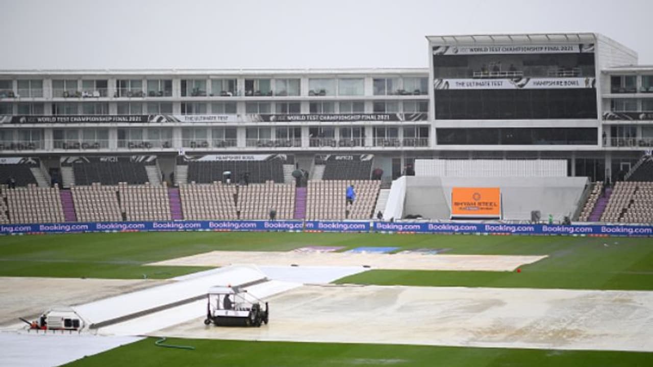 മഴ മേഘങ്ങളെ പേടിച്ച് ഇന്ത്യയും കിവീസും; ടെസ്റ്റ് ചാമ്പ്യന്ഷിപ്പ് ഫൈനലില് രണ്ടാം ദിനം, ടോസ് 2.30ന് മഴ മേഘങ്ങളെ പേടിച്ച് ഇന്ത്യയും കിവീസും; ടെസ്റ്റ് ചാമ്പ്യന്ഷിപ്പ് ഫൈനലില് രണ്ടാം ദിനം, ടോസ് 2.30ന്