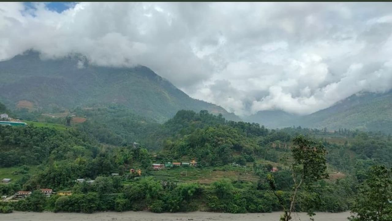 రుతుపవనాల మందగమనం... తెలుగు రాష్ట్రాల్లో వర్షాల పరిస్థితి ఇదీ: వాతావరణ శాఖ రుతుపవనాల మందగమనం... తెలుగు రాష్ట్రాల్లో వర్షాల పరిస్థితి ఇదీ: వాతావరణ శాఖ