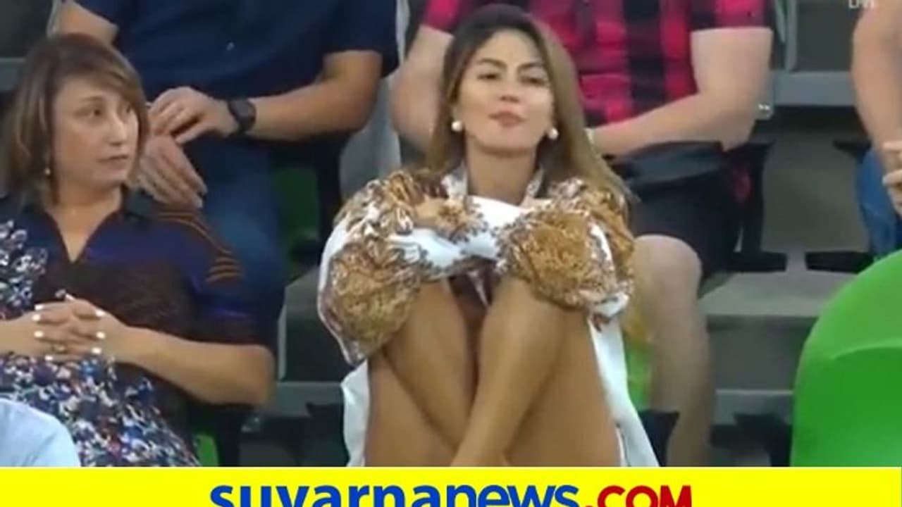 ಸುಂದರಿಯ ನೋಡಿ ಕಮೆಂಟರಿ ಬಿಟ್ಟು ಹಾಡು ಹಾಡಿದ ಕಮೆಂಟೇಟರ್; ವಿಡಿಯೋ ವೈರಲ್! ಸುಂದರಿಯ ನೋಡಿ ಕಮೆಂಟರಿ ಬಿಟ್ಟು ಹಾಡು ಹಾಡಿದ ಕಮೆಂಟೇಟರ್; ವಿಡಿಯೋ ವೈರಲ್!